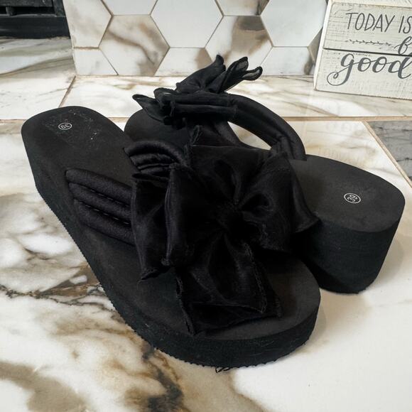 Y2K Black Wedge Heel Thong Sandals Mesh Bow Size 39EU, 8.5-9 US Retro Throw Back - Picture 1 of 10